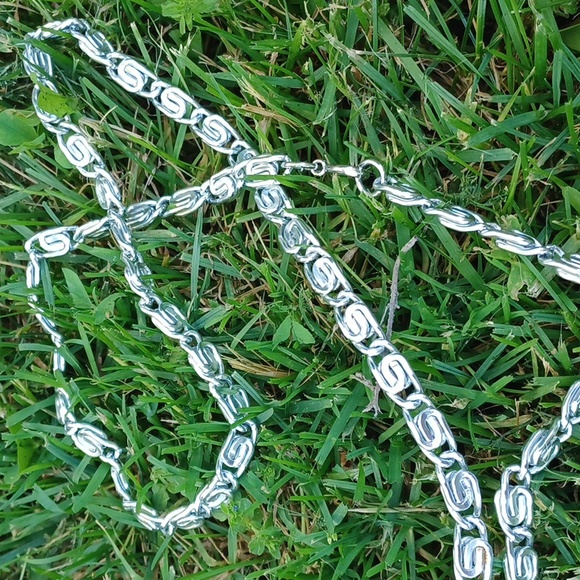 4 Vintage Necklaces - Picture 12 of 12